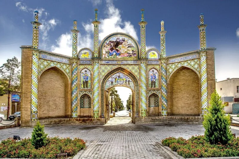 1200px-Arg_Gate._Semnan_4