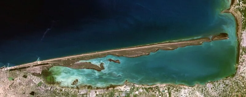 1200px-Gorgan_Bay,_Miankaleh_peninsula_and_Ashuradeh_island,_LandSat-5_satellite_image_01-APR-95