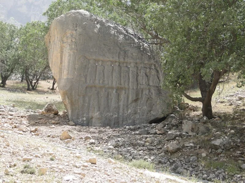 1200px-نقش_زیبای_برجسته_تنگ_سولک